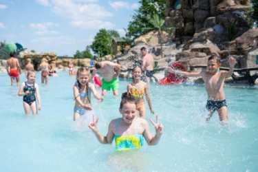 Obóz młodzieżowy, „NADMORSKI MEGA FUN” : 3 wycieczki - Pomerania Fun Park, lasertag, archery tag, holi dodatkowo: park linowy, paddleboard, kolonia 7-10 obóz 11-14 lat